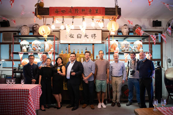 Evaristo Trevino Berlanga, Chairman of the Americas Committee, led a group of members to visit the Moonzen Brewery in Kwun Tong on 7 October. 